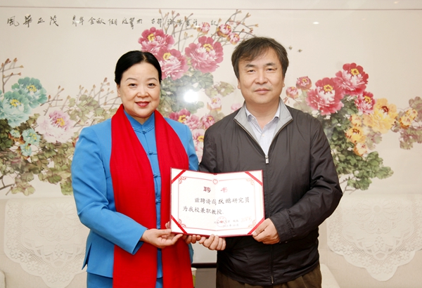 中科院微电子研究所阎跃鹏研究员受聘为我校兼