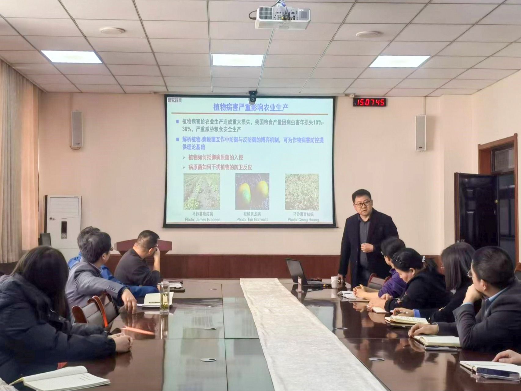 陕西师范大学张美祥教授应邀来我校作学术报告