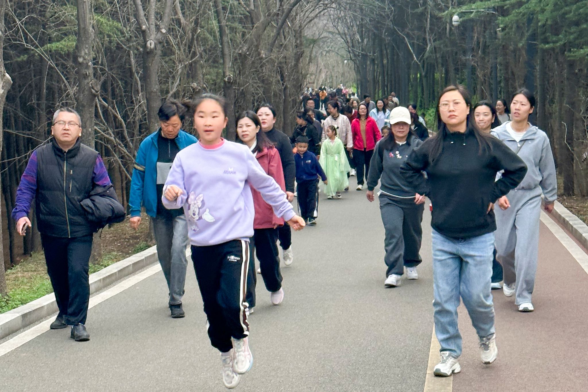 【鼎才·师生风采】我校开展“开局‘十五五’ 决胜‘双一流’”教职工健步走活动