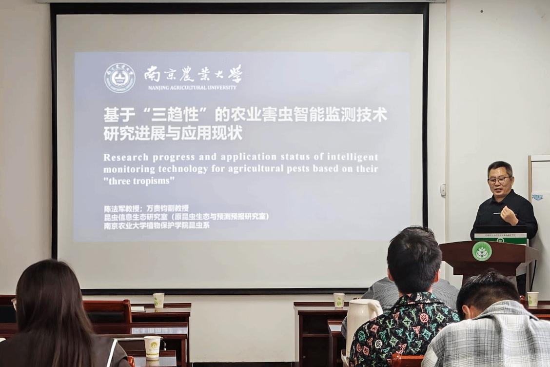 南京农业大学崔中利、陈法军、胡高教授应邀来我校作学术交流