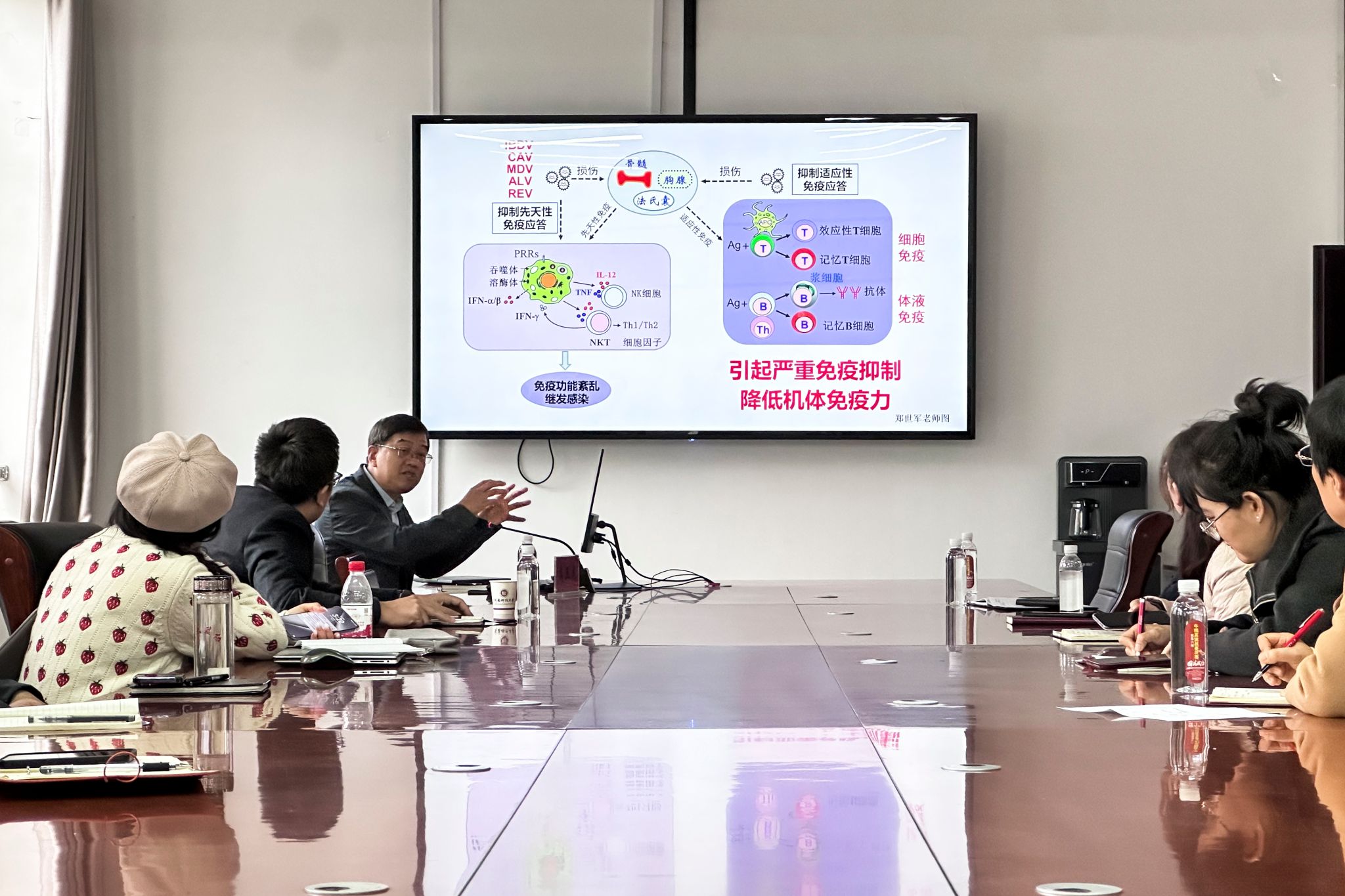 中国农业科学院哈尔滨兽医研究所高玉龙研究员应邀为我校师生作学术报告