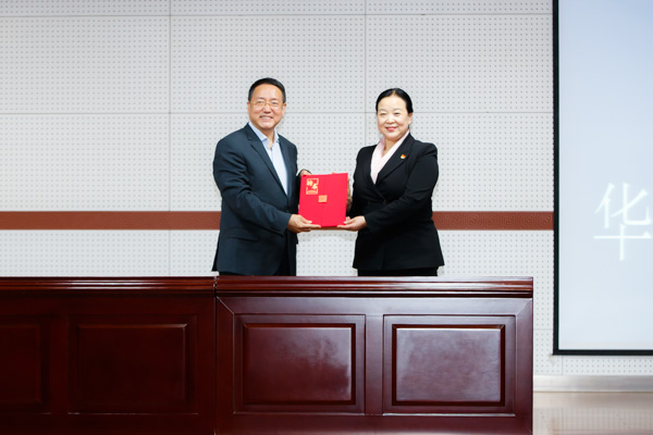 校新闻中心讯12月22日下午,华为前高级副总裁苏伟应邀到我校进行"名家