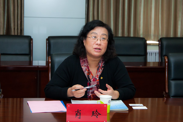 加拿大滑铁卢大学技术转移中心主任肖玲女士来访我校