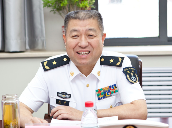 海军后勤部政委康非少将一行来校检查指导工作